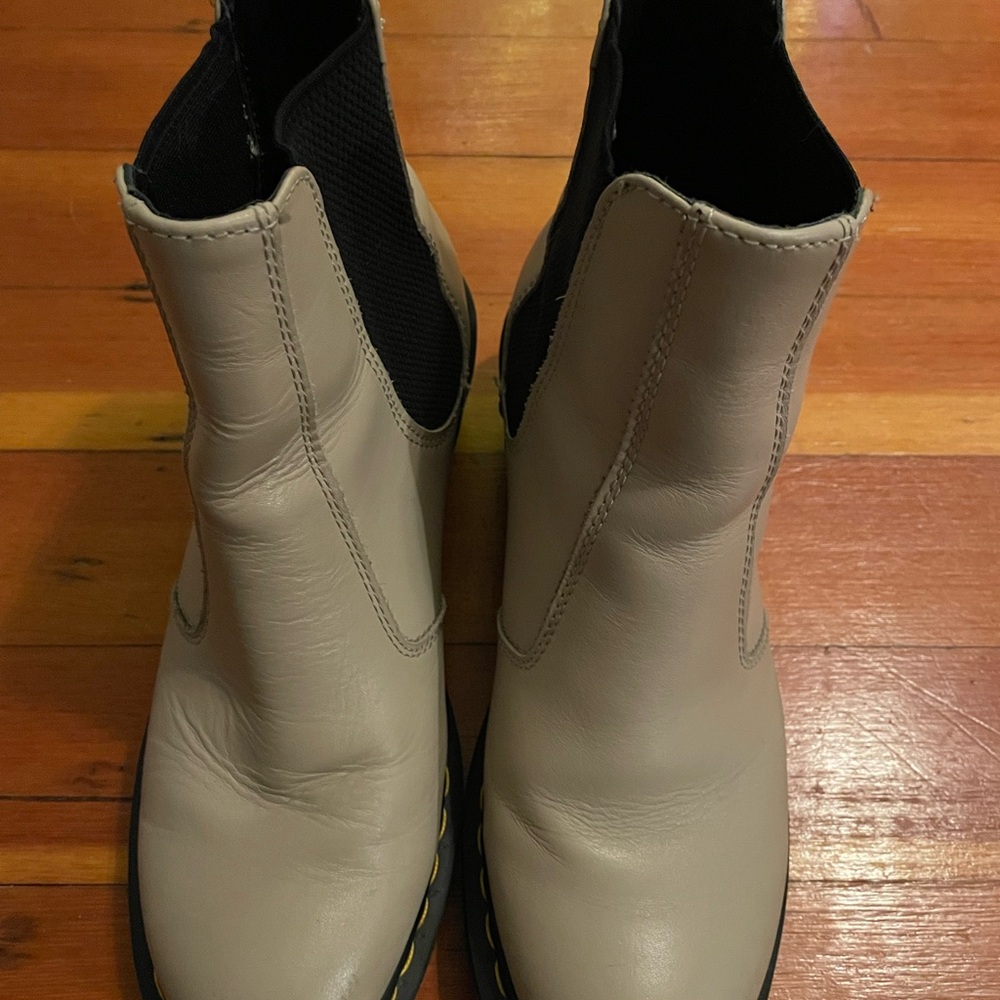 Dr. Martens Cadence Chelsea Boots – Women’s 11 – Taupe Leather